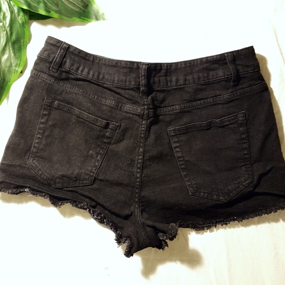 F21 | Black Jean Shorts - Picture 3 of 6
