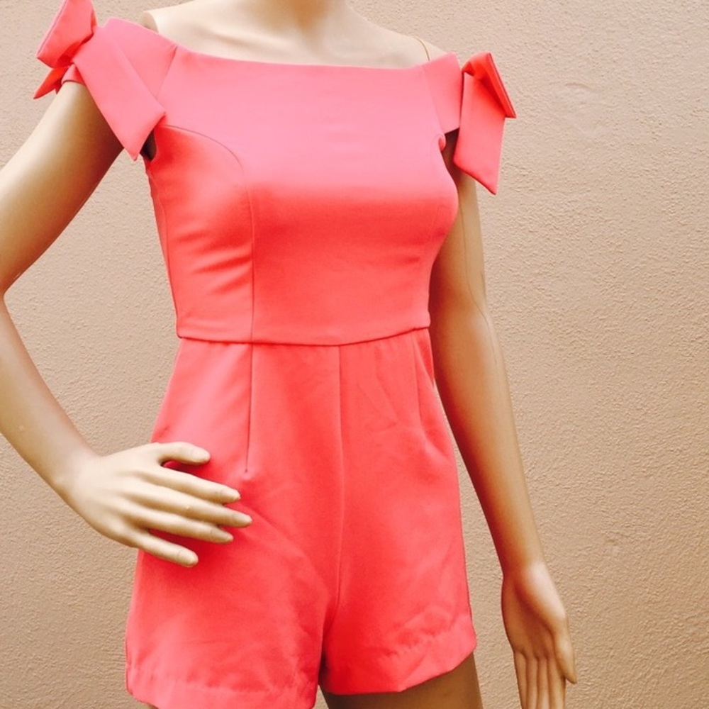 NWT | Romeo & Juliet Couture Coral Romper, Large