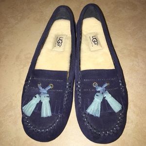 Ugg Size 5 MOCCASIN SHEEPSKIN SLIPPERS FLATS