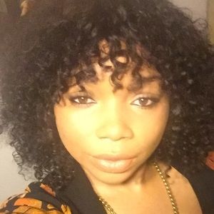 Meet your Posher, Teaira