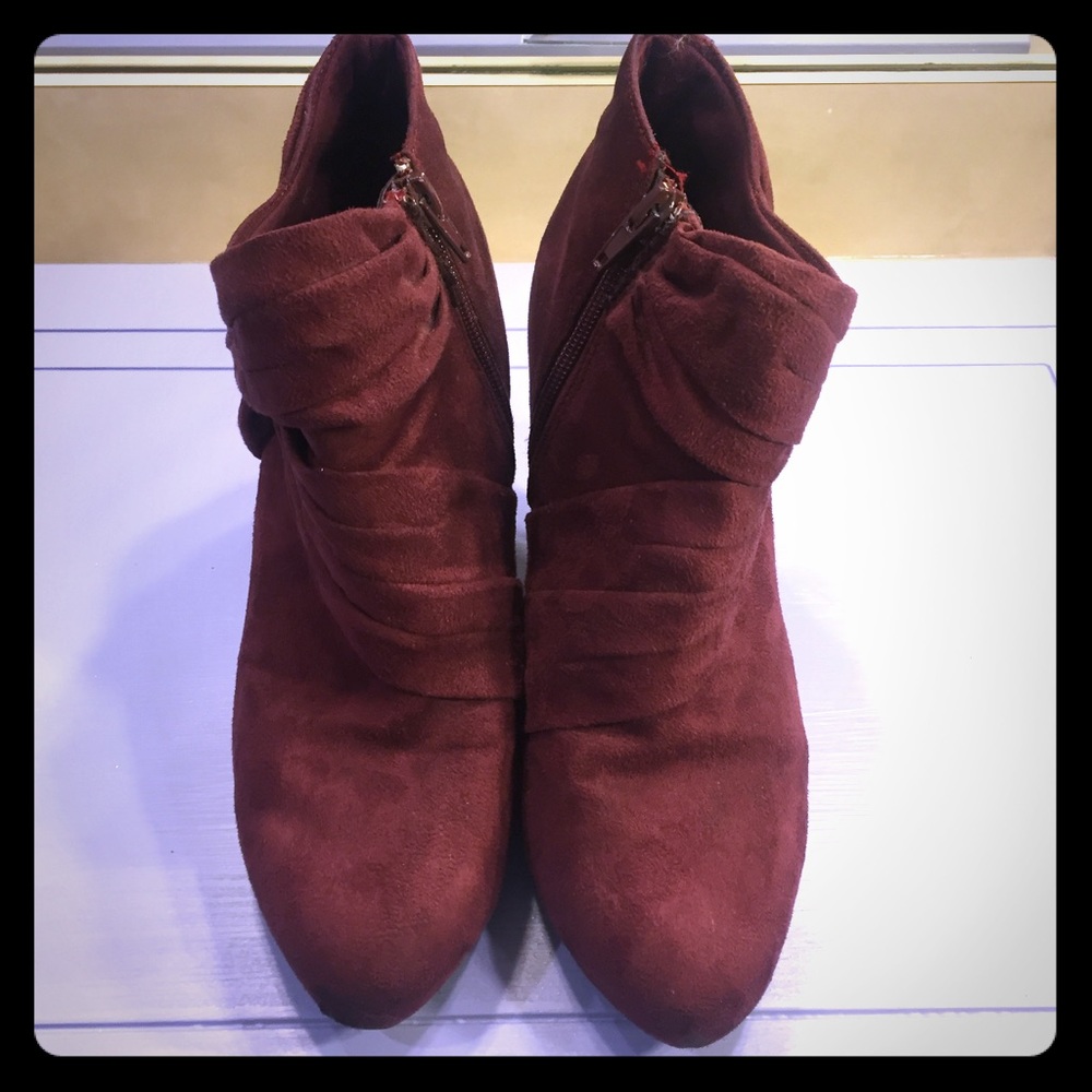 Maroon booties!