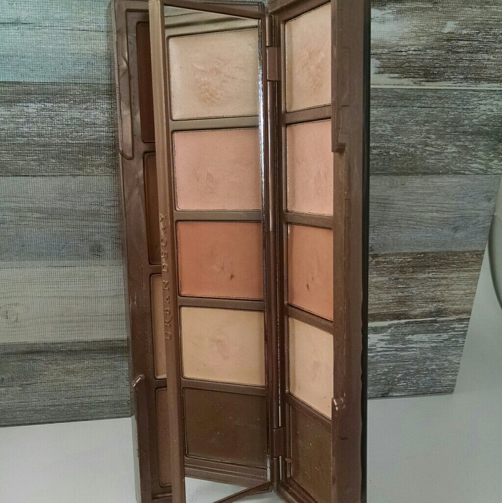 Urban Decay Naked conturing palette