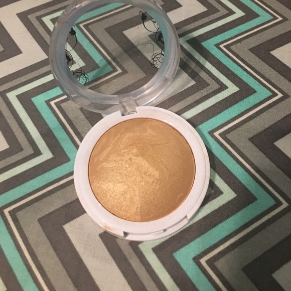 Hard Candy Makeup Bundle - Picture 3 of 3