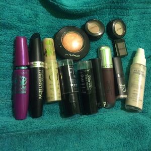 Random makeup bundle