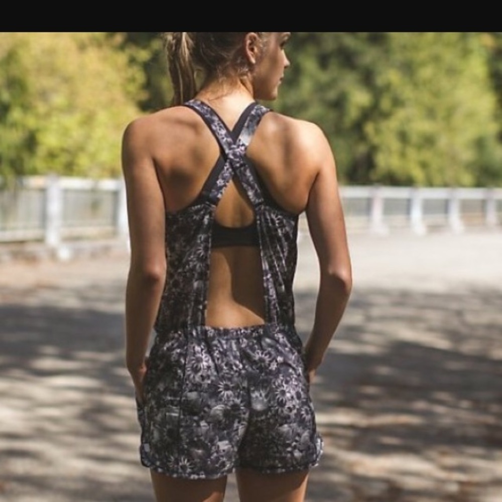 ⚡️FLASH SALE ⚡️Lululemon romper size 8
