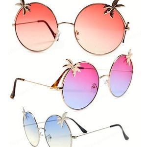 "Everyting is nice " sunglasses. Coming soon !