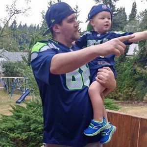 Meet your Posher, Dennis