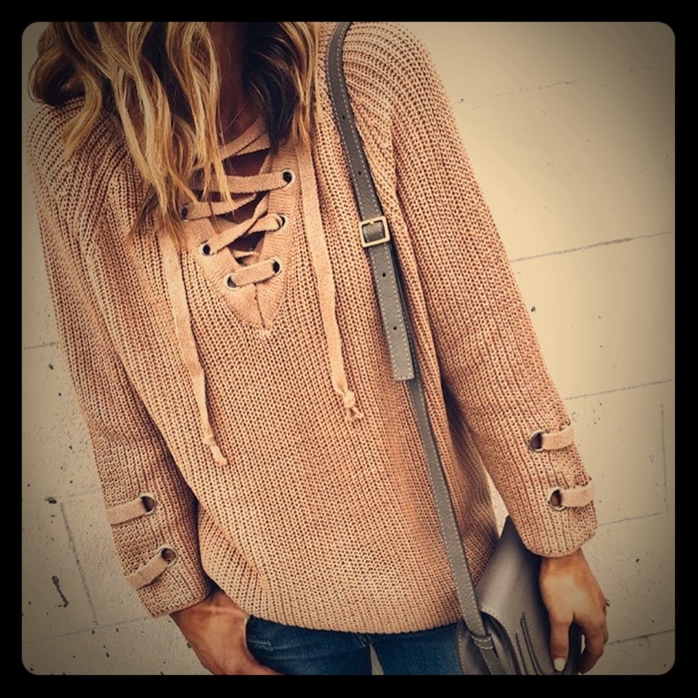 SOLD๐คNwot 'Chloe Lace-Up Sweater' Chunky Knit Top - Picture 1 of 3