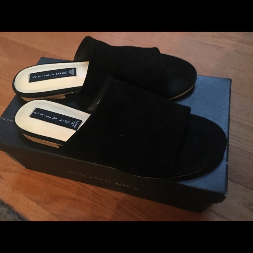 STUNNING GENUINE SUEDE STEVEN  STEVE MADDEN SLIDE