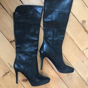 Gorgeous tall black leather boots with heel