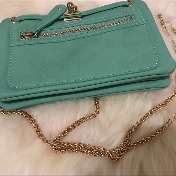 [BUNDLE UP🎉🎉] CUTE LITTLE TO GO BAG 🎉SALE - Picture 6 of 6