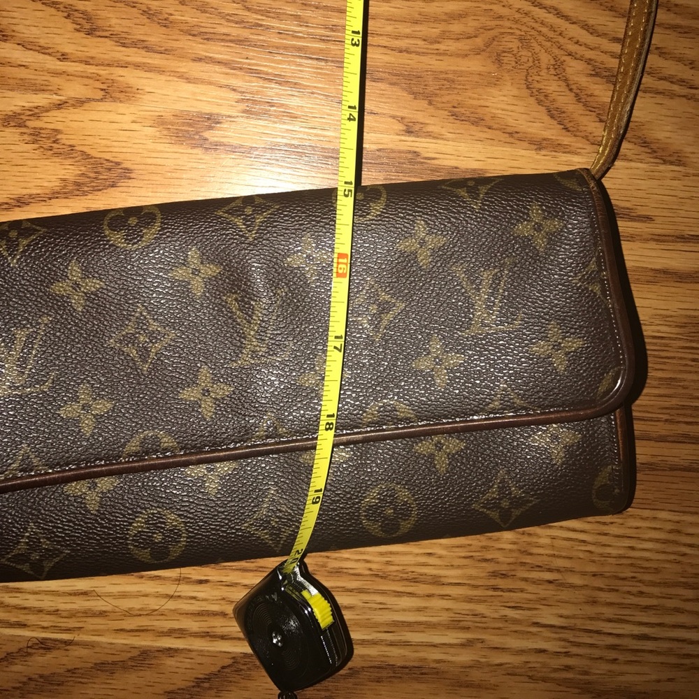 LV Crossbody - Picture 4 of 7