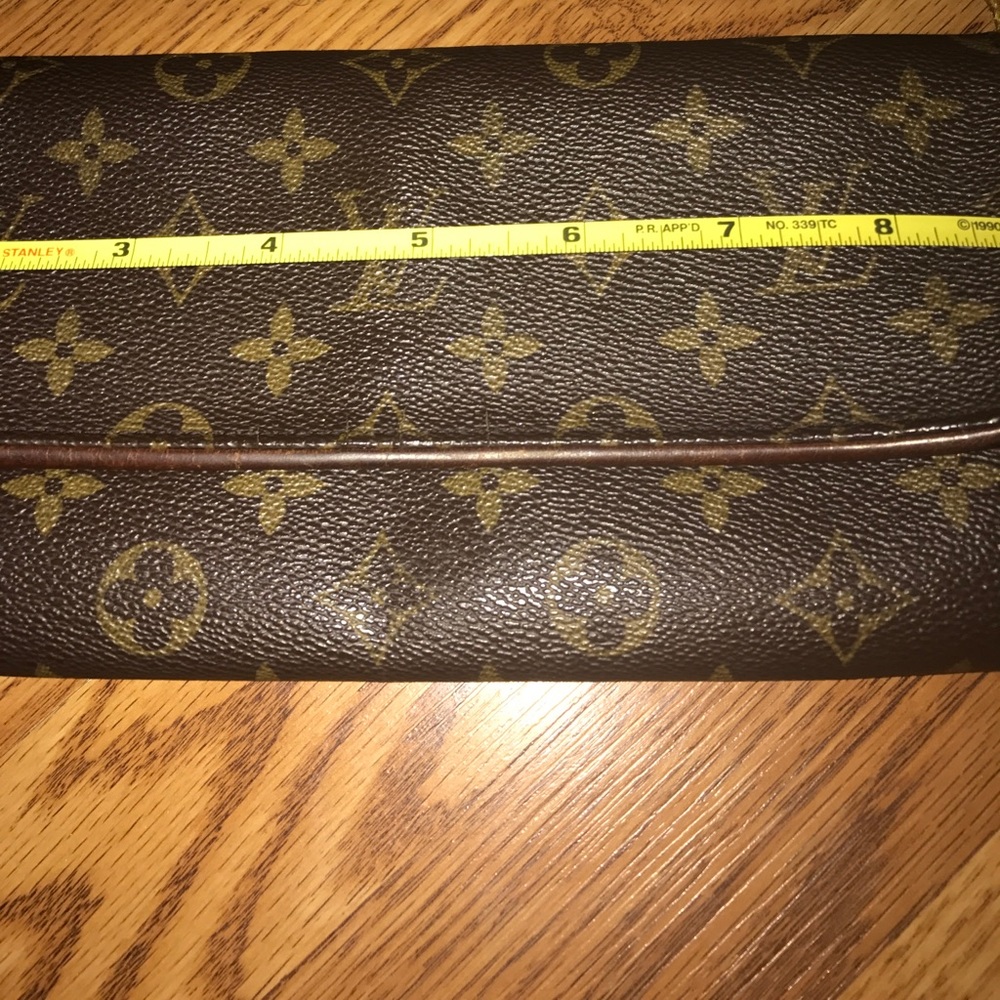 LV Crossbody - Picture 5 of 7