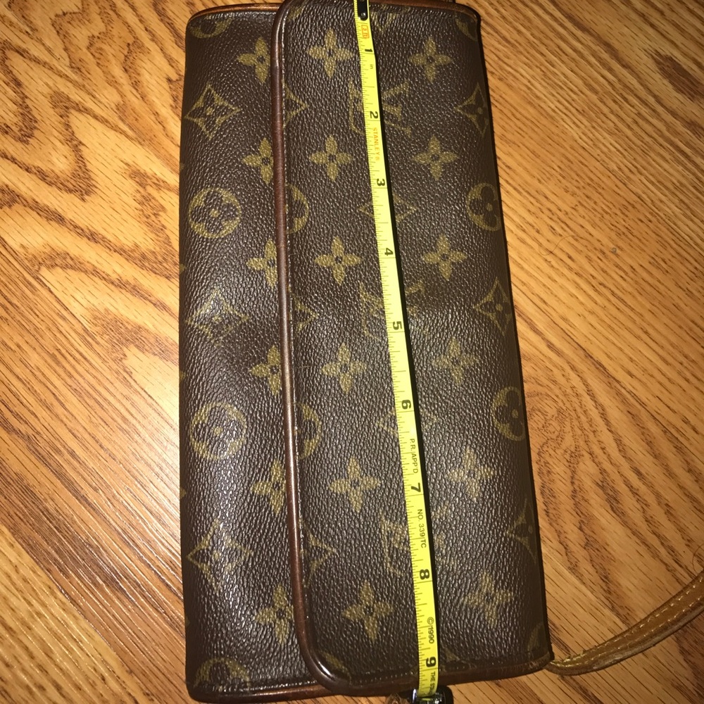 LV Crossbody - Picture 6 of 7
