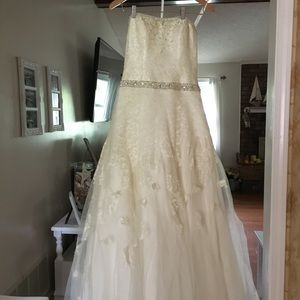 Oleg Cassini Wedding Dress Size 6