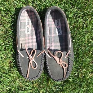 Minnetonka moccasins / slippers