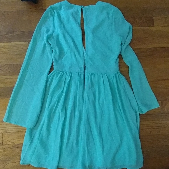 Lulu's low cut dress - Picture 3 of 3