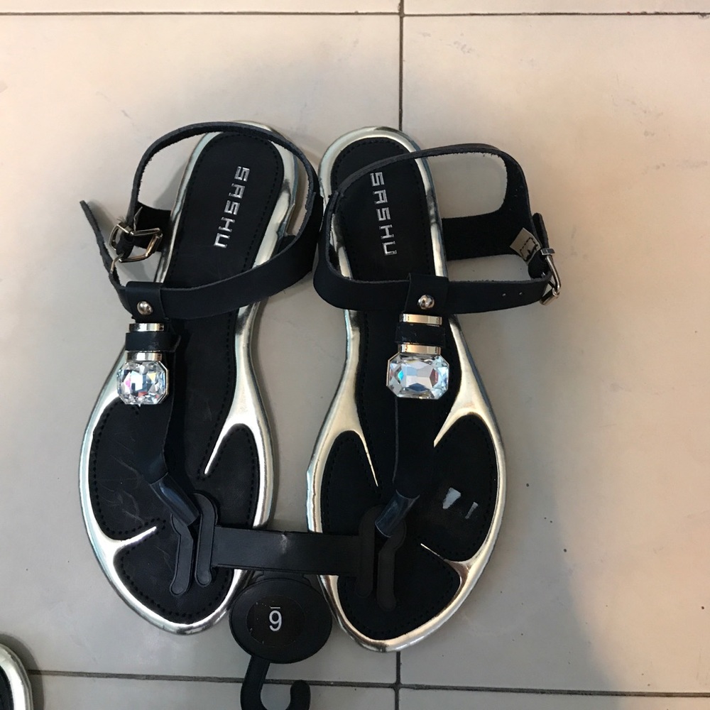 BRAND🆕 super stylish comfy sandals ❤️😘✔️🖤