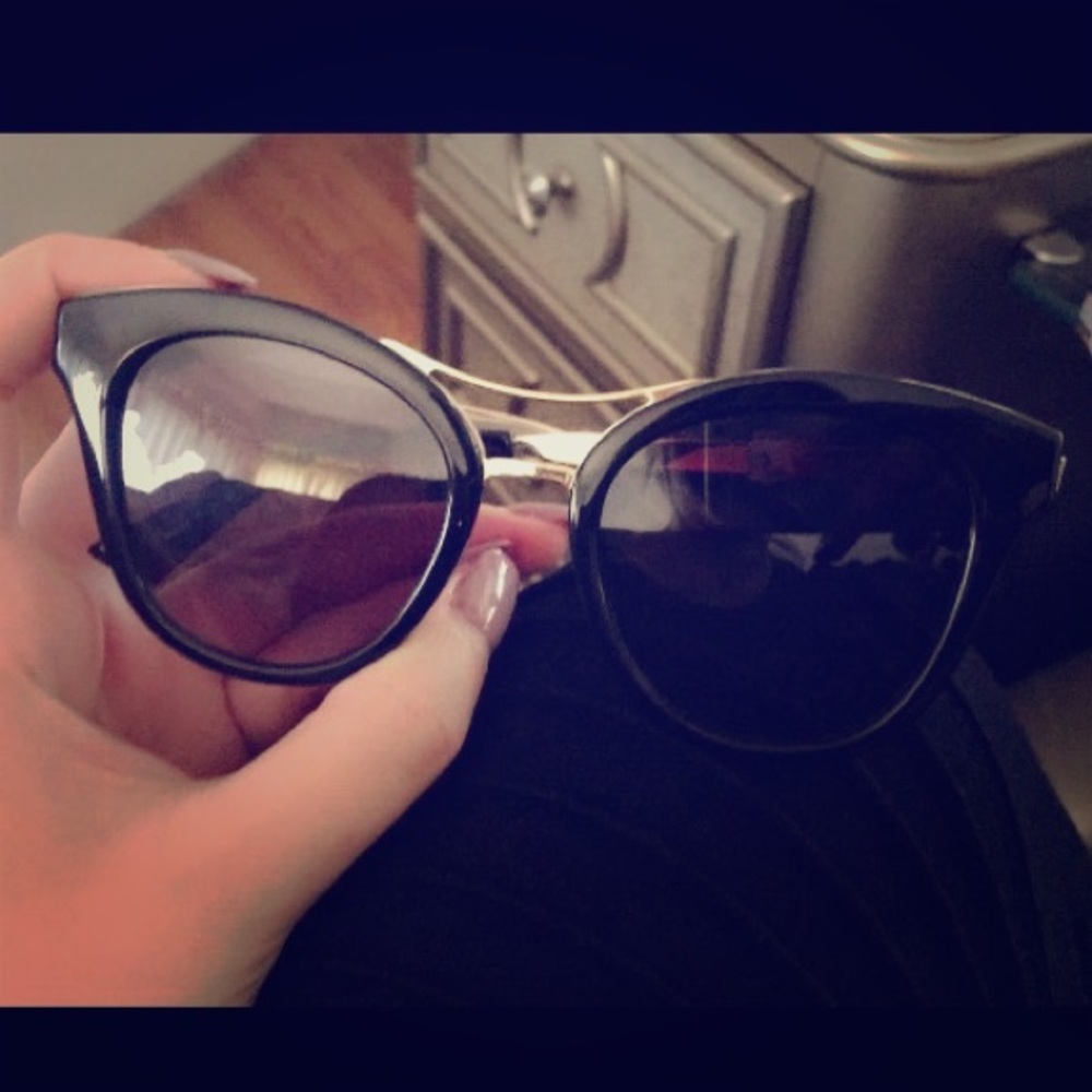 Black sunglasses Guess Brand