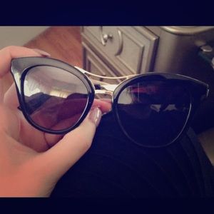 Black sunglasses Guess Brand