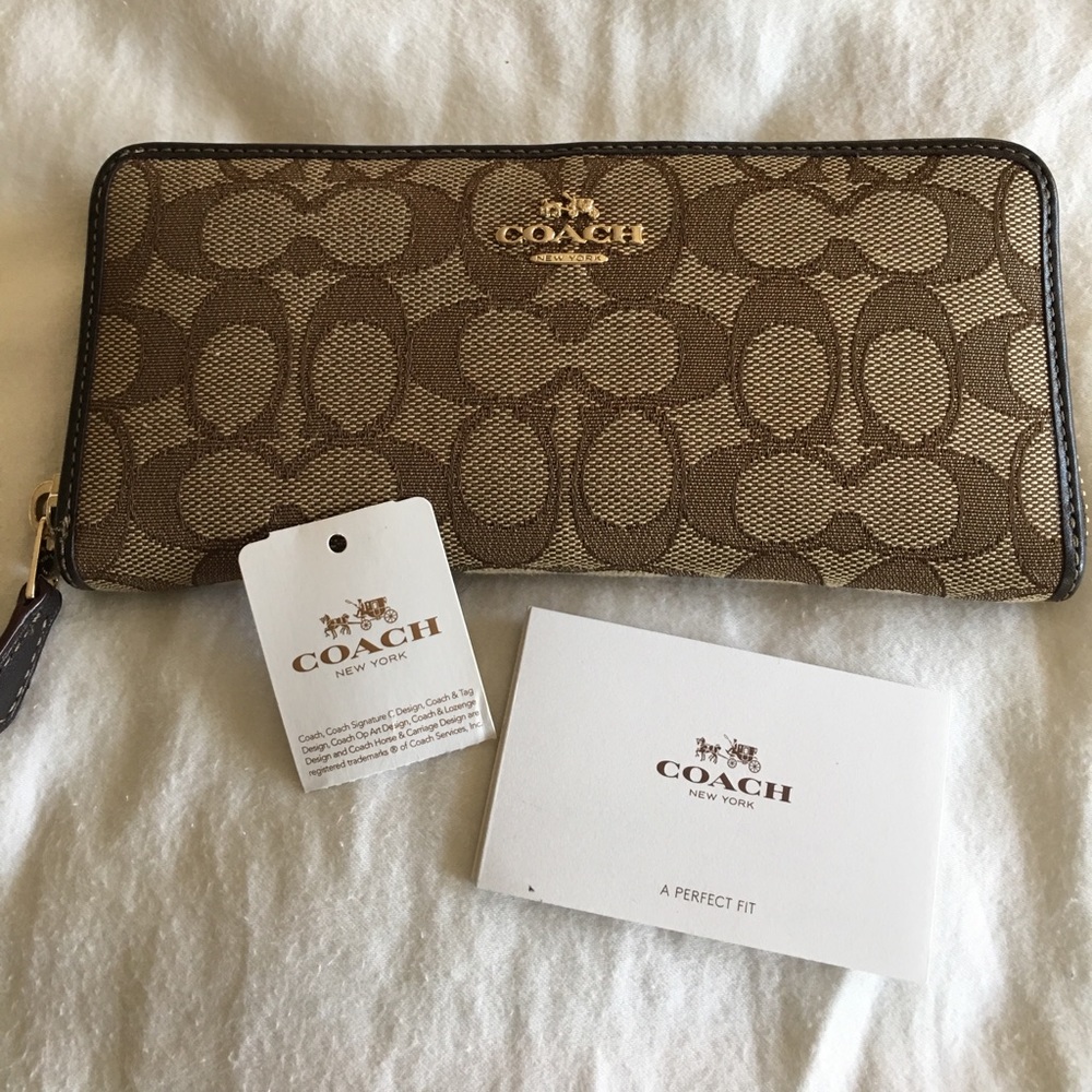 Coach wallet/SOLD!!!!
