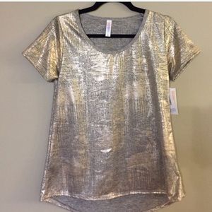 Medium elegant classic tee