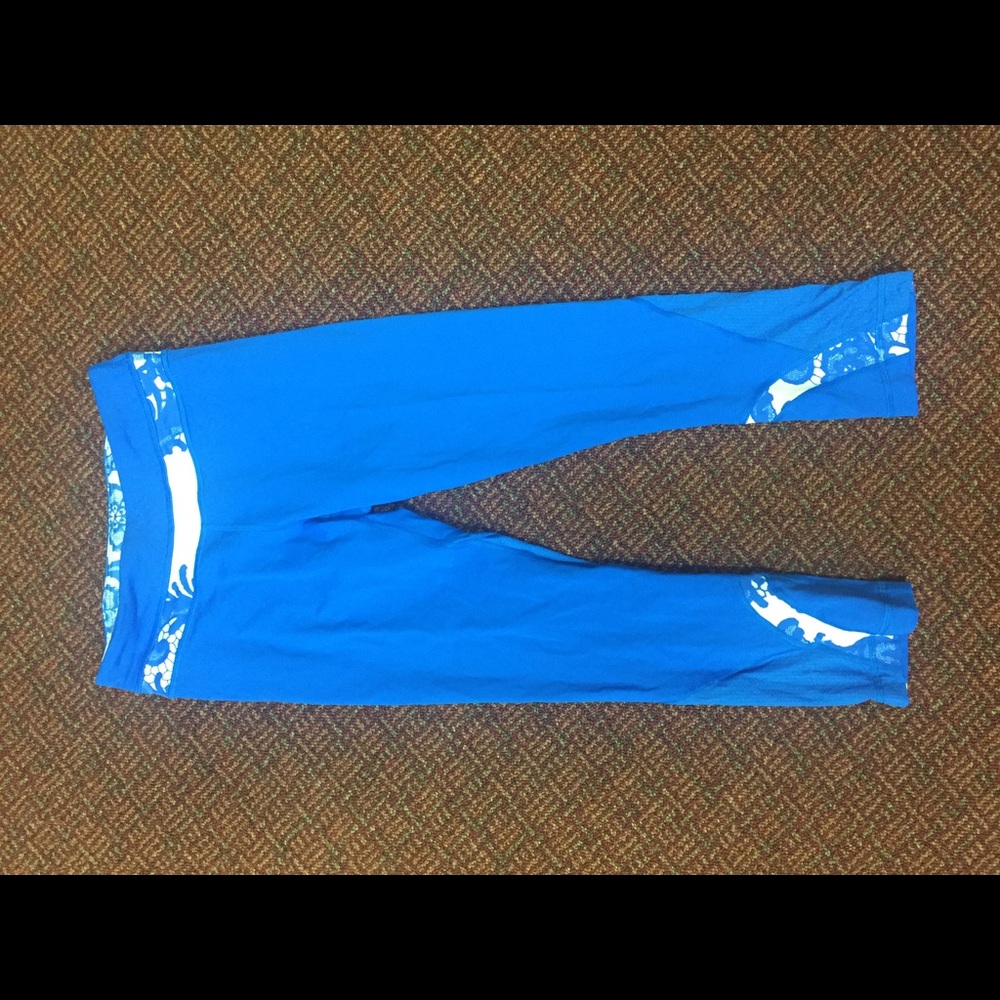 Lululemon size 4 running crop leggings blue floral