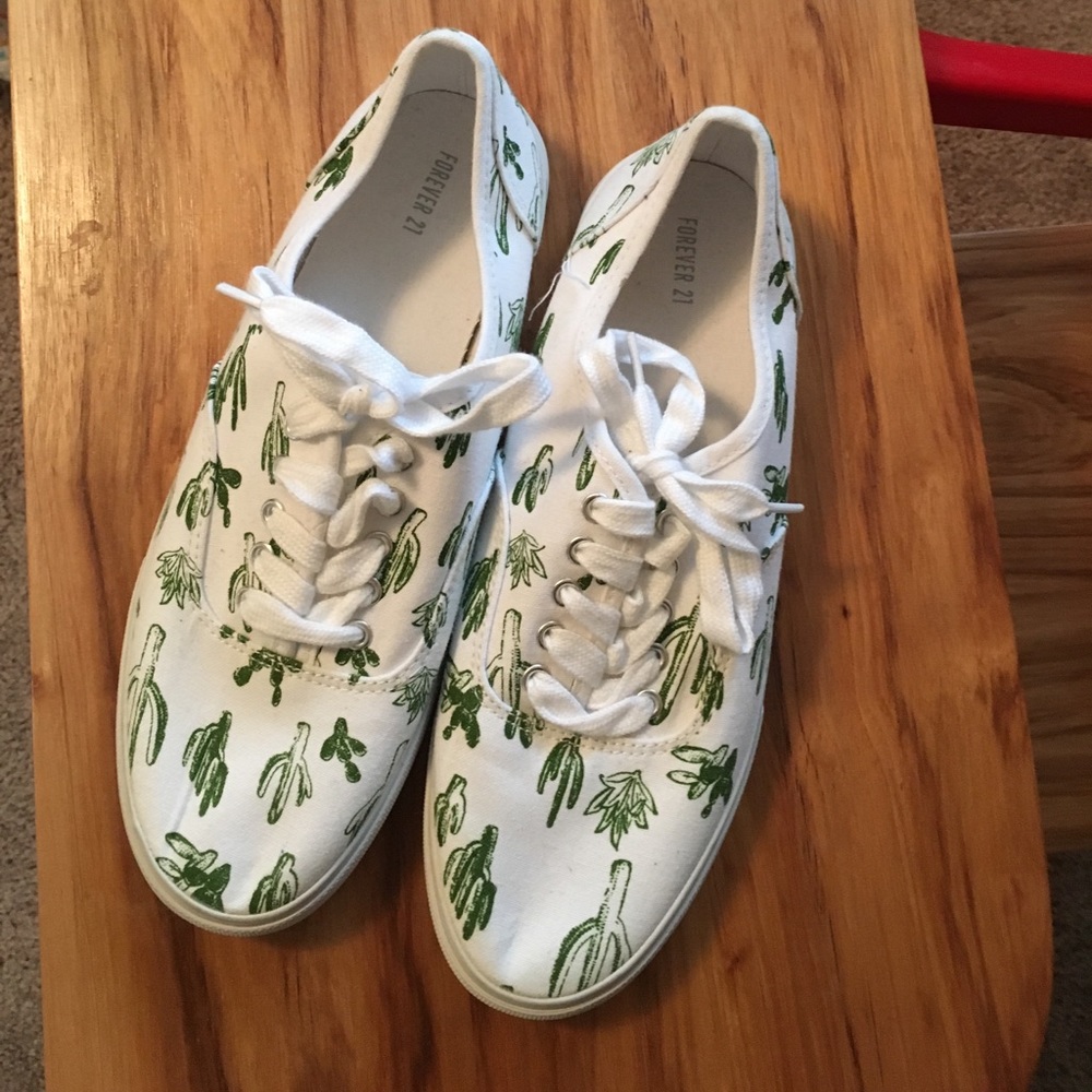 NWT White sneakers, keds style, forever 21, cactus