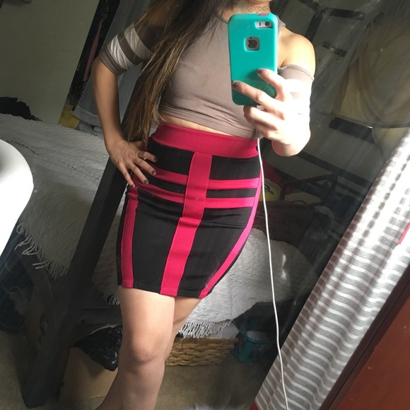 🆕 Rae Racing Stripe Crop Top -$21 - Picture 3 of 6