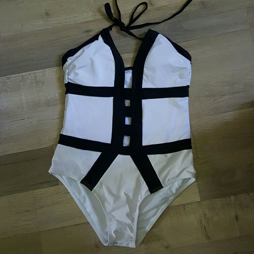 One piece swim suit