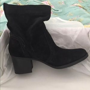 New In Box White Mountain Boots