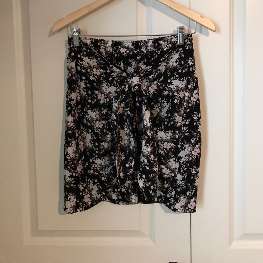 Club Monaco Floral Set (skirt and top) - Picture 9 of 15