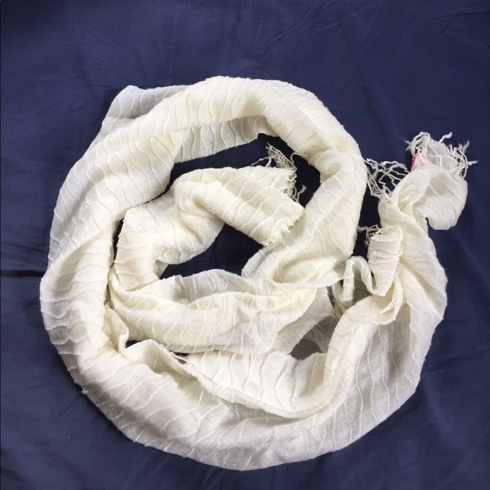 Echo Ivory scarf