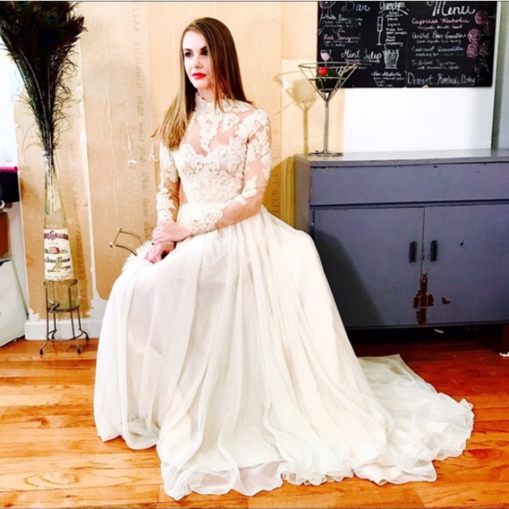 VINTAGE ILLUSION WEDDING GOWN LACE BEADED 0015 - Picture 5 of 8