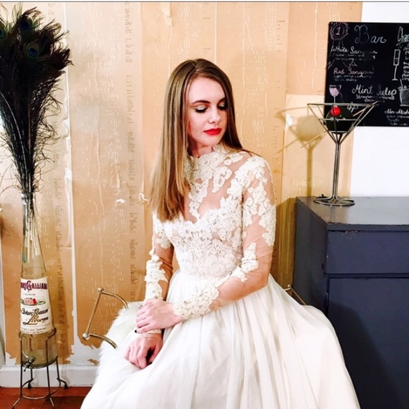 VINTAGE ILLUSION WEDDING GOWN LACE BEADED 0015 - Picture 2 of 8