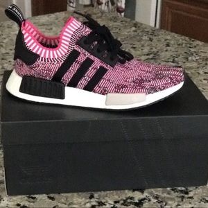 Adidas nmd r1 shock pink