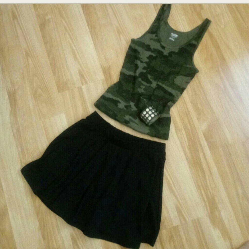 Size Large black skater skirt