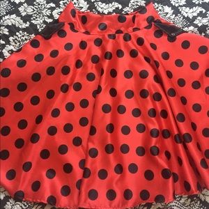 Adult circle skirt with detailed black pockets