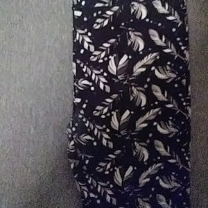 💝🎈SALE Lularoe feather leggings