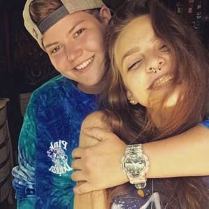 Meet your Posher, Chloe