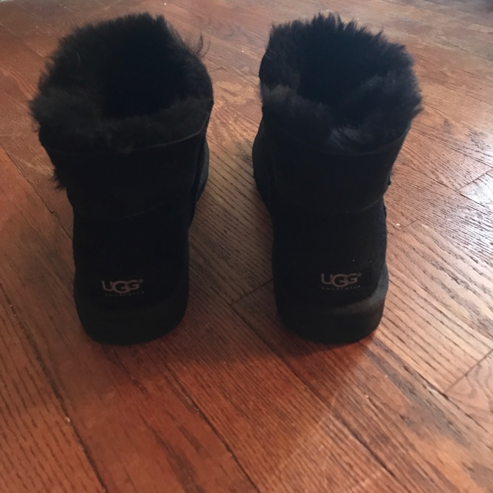 Never worn ugg mini's