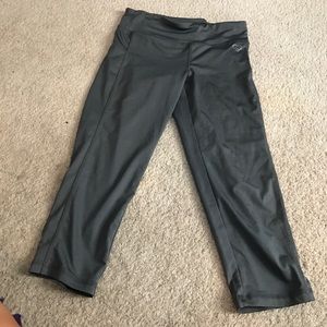 Aeropostale grey work out capris size small