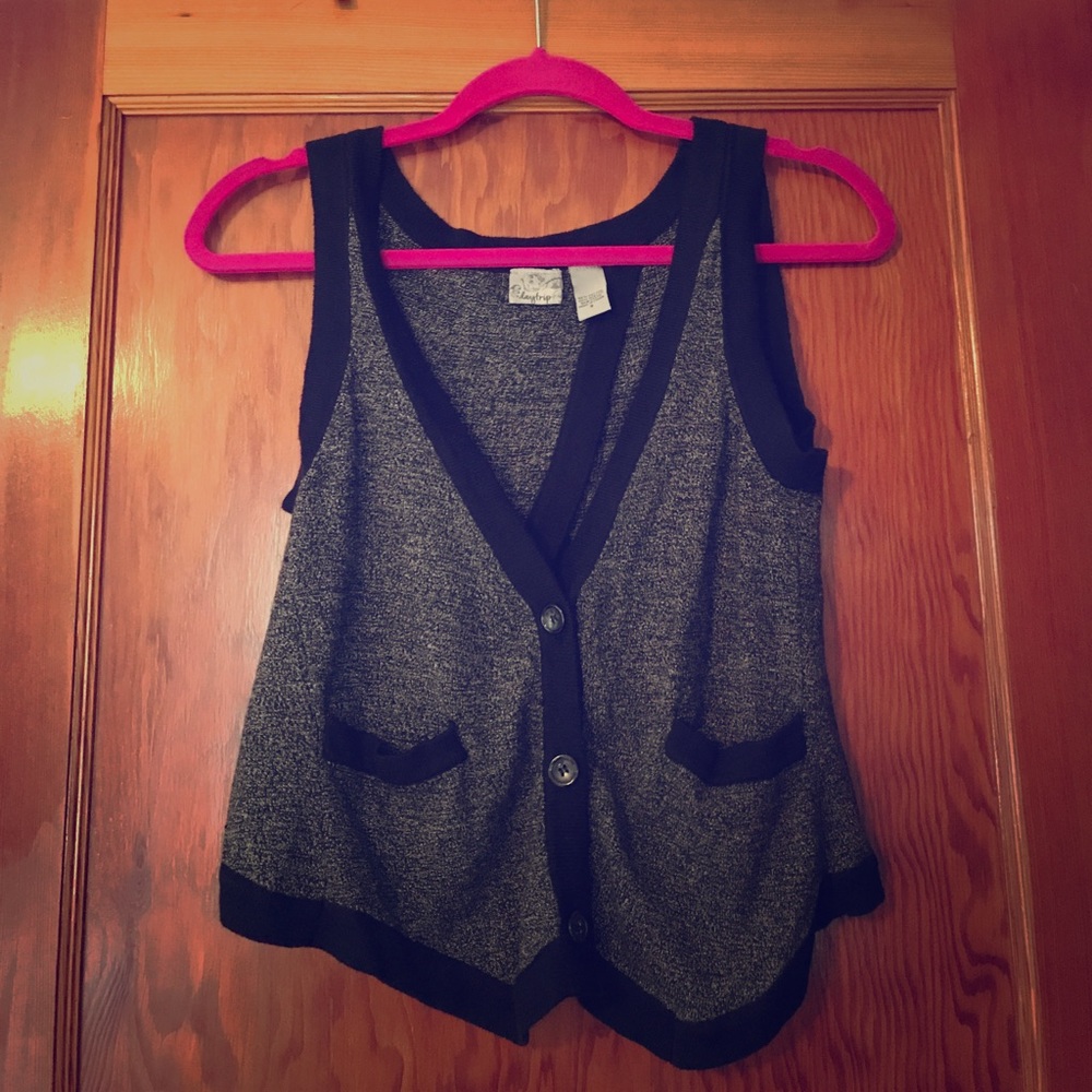 Grey/black vest from Buckle