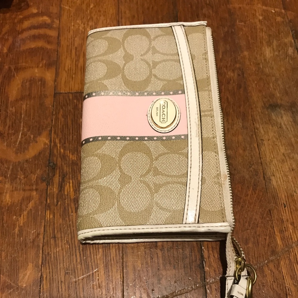 Coach clutch REDUCED!!!