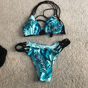Zumiez bathing suit top and bottom small