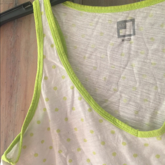 White tank green polka dots 💚 - Picture 2 of 3