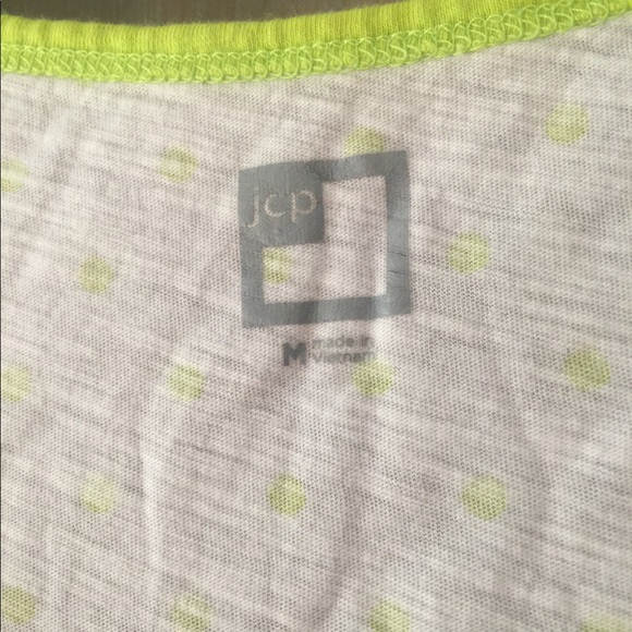 White tank green polka dots 💚 - Picture 3 of 3