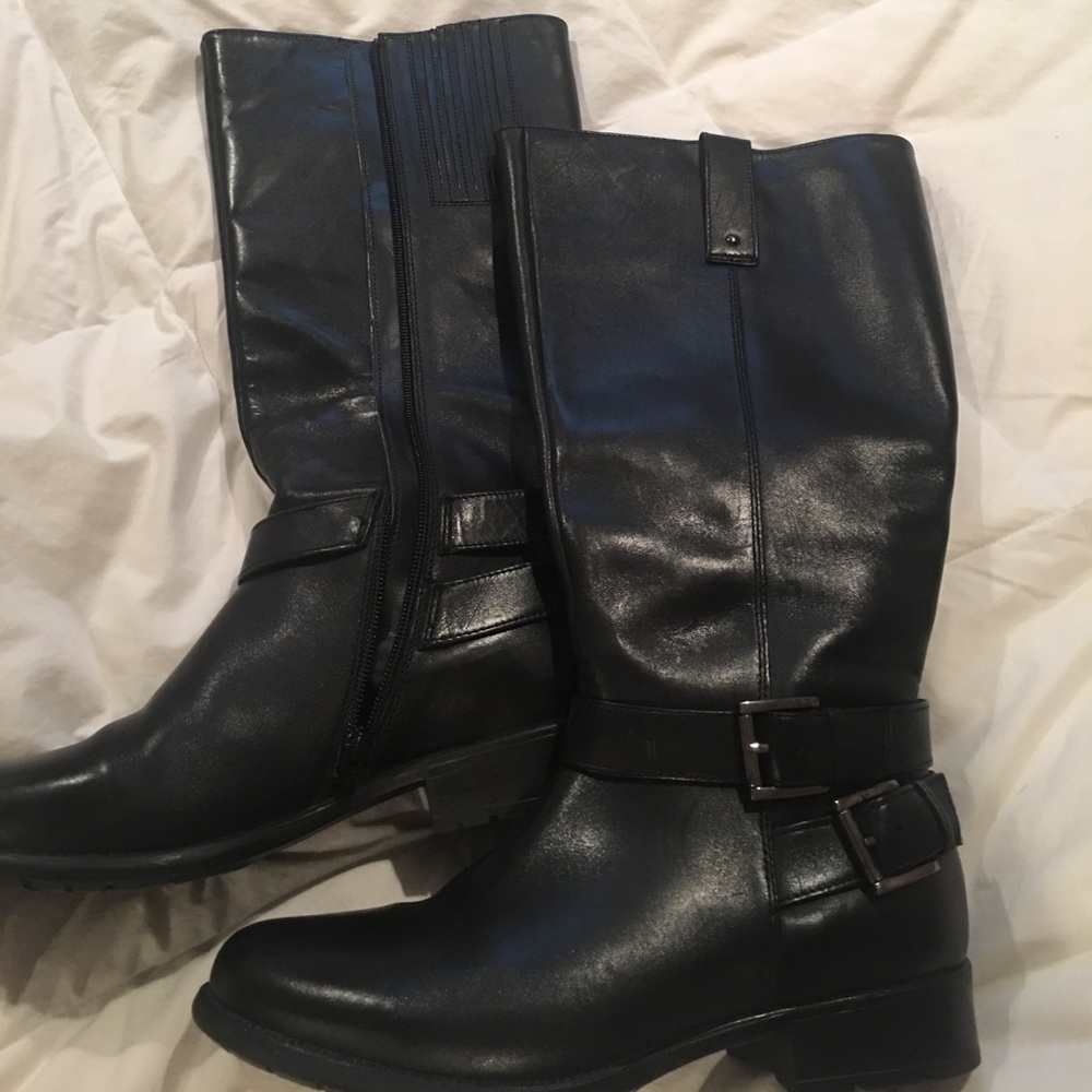 Women's 9.5 Clarks leather boots