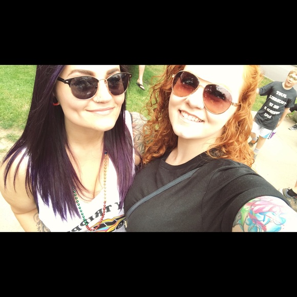 Welcome To My Closet! 💕 - Picture 2 of 6