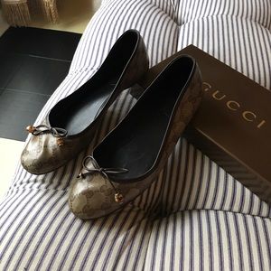 Gucci logo flats. Size 9.